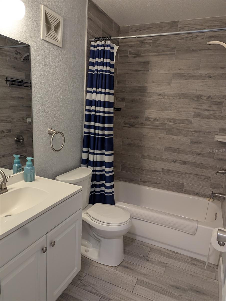 Image 14 of 19 For 3613 Kingston Street N