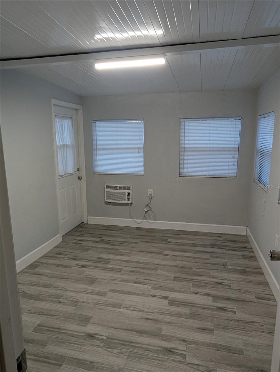 Image 17 of 19 For 3613 Kingston Street N