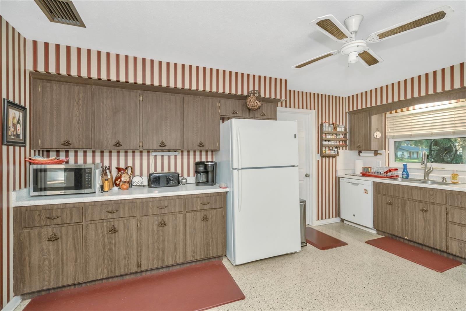 Image 10 of 41 For 808 Coulter Pl