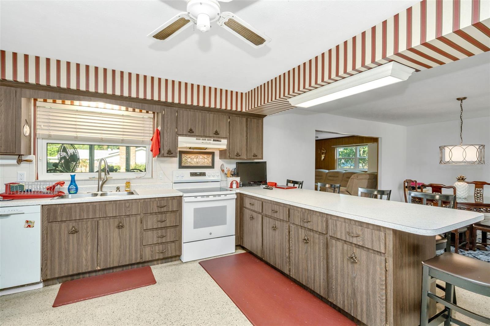 Image 12 of 41 For 808 Coulter Pl