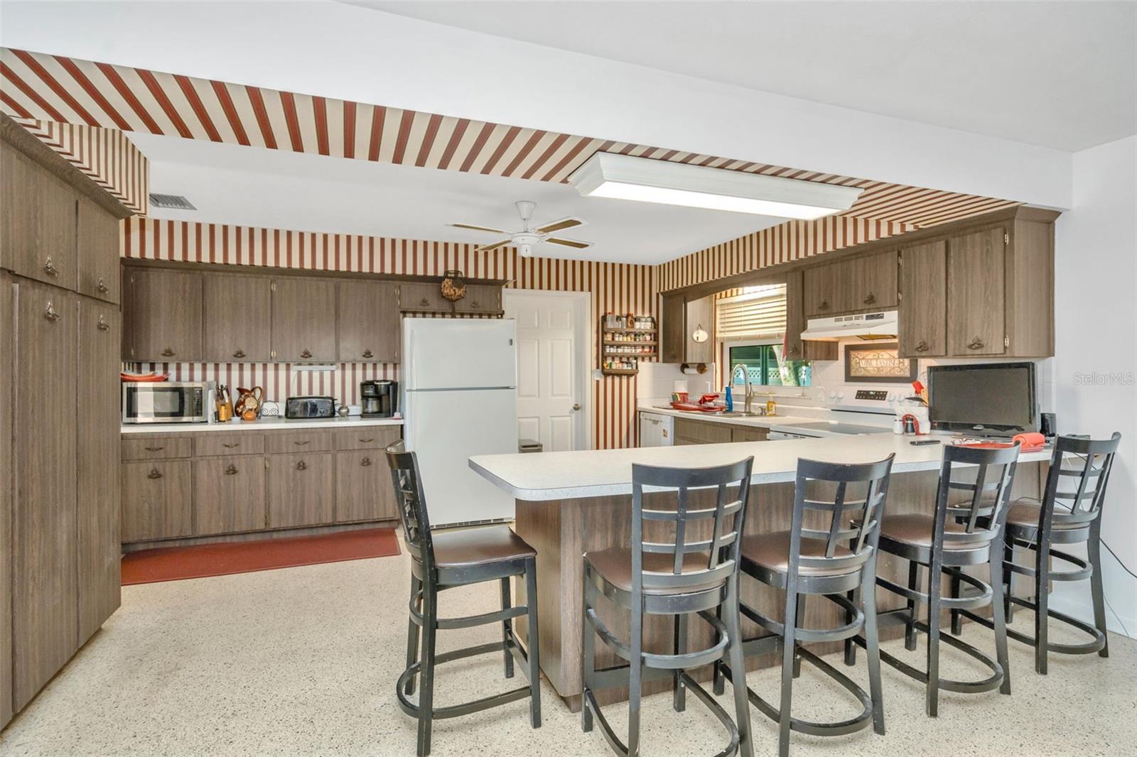 Image 14 of 41 For 808 Coulter Pl