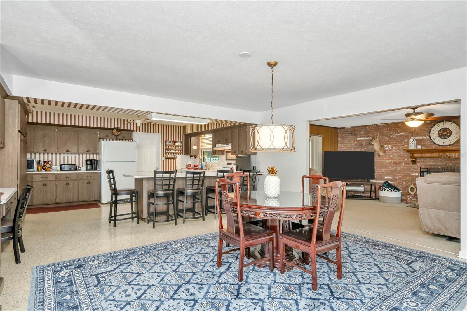 Image 16 of 41 For 808 Coulter Pl