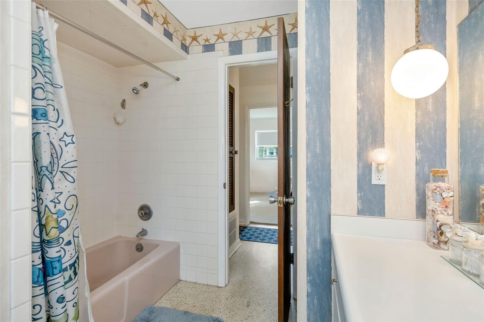 Image 32 of 41 For 808 Coulter Pl