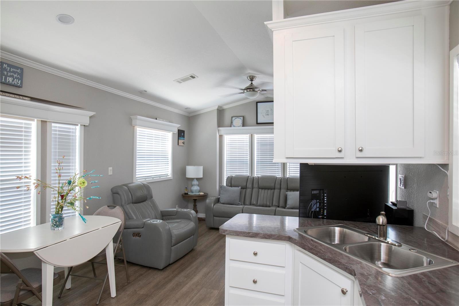 Image 11 of 44 For 5642 Oak Ridge Avenue