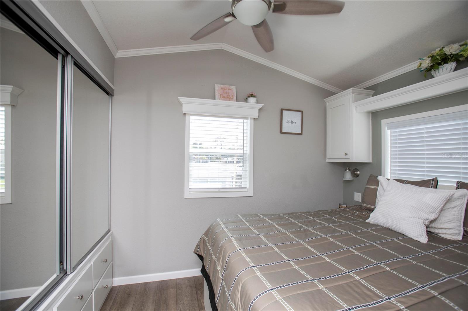 Image 14 of 44 For 5642 Oak Ridge Avenue