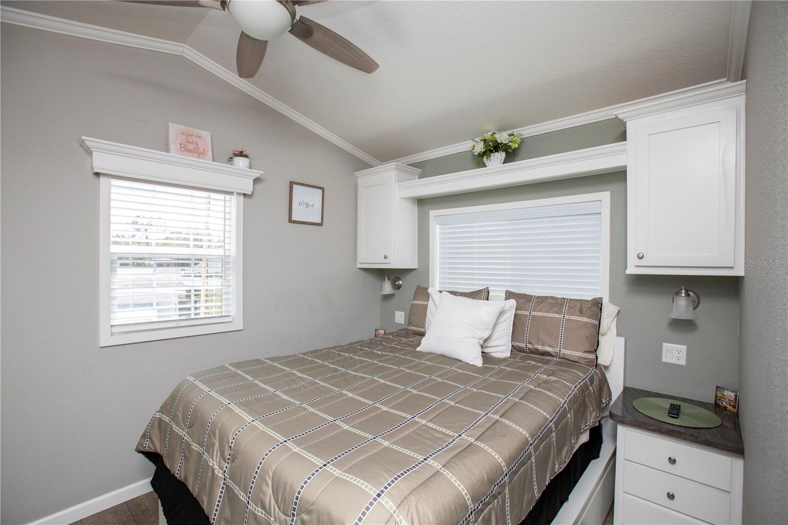 Image 15 of 44 For 5642 Oak Ridge Avenue