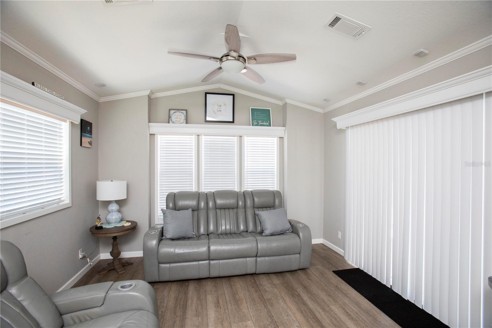 Image 6 of 44 For 5642 Oak Ridge Avenue