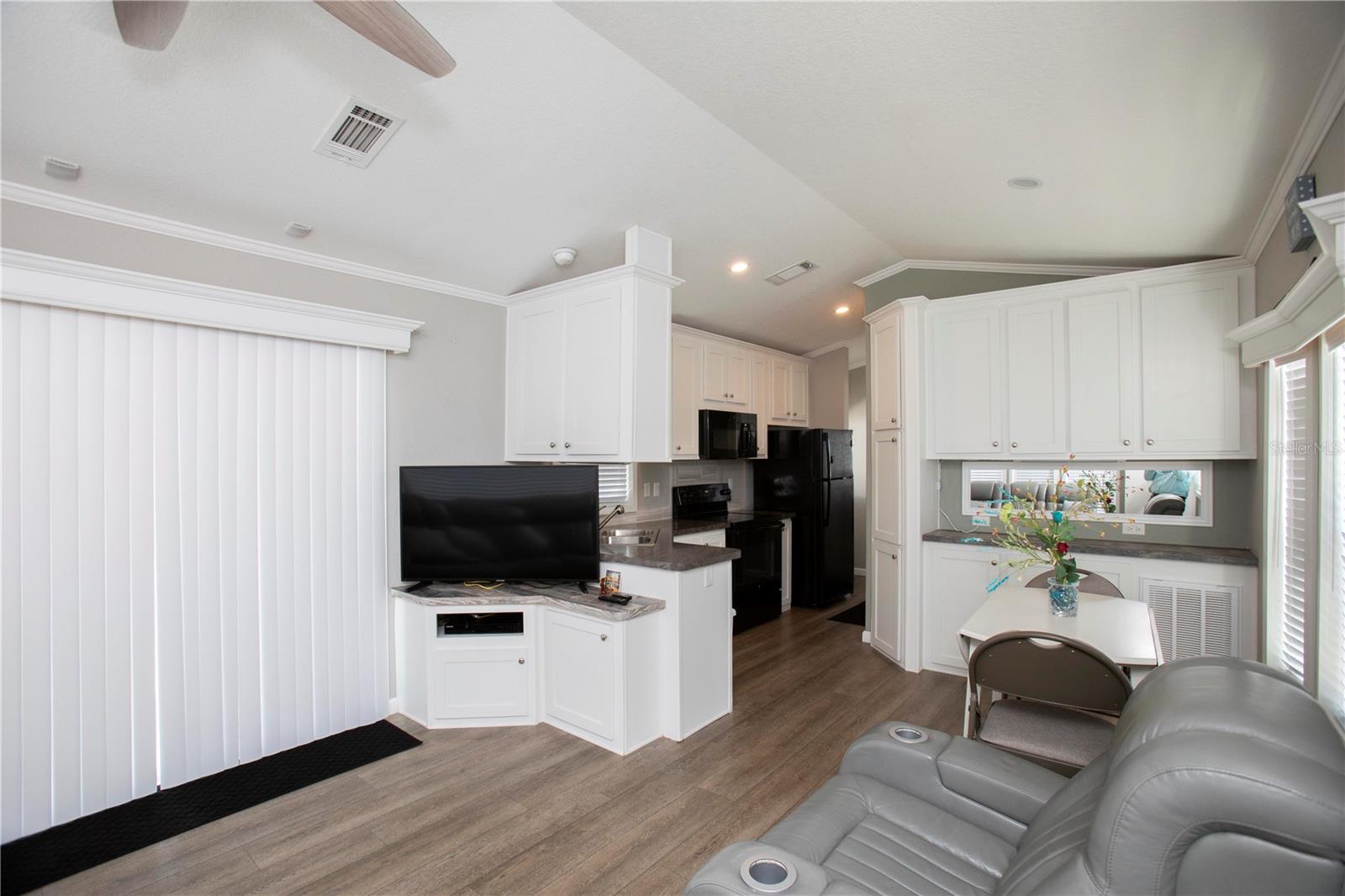 Image 7 of 44 For 5642 Oak Ridge Avenue