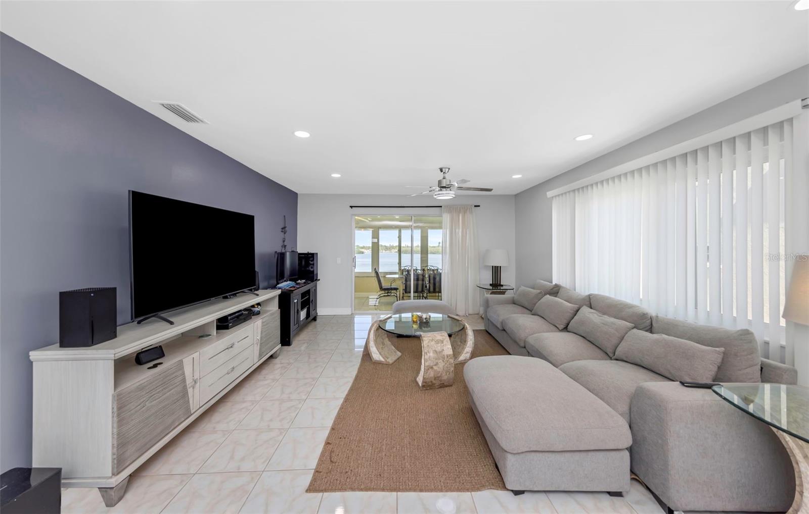 Image 14 of 69 For 1819 Shore Drive S 318