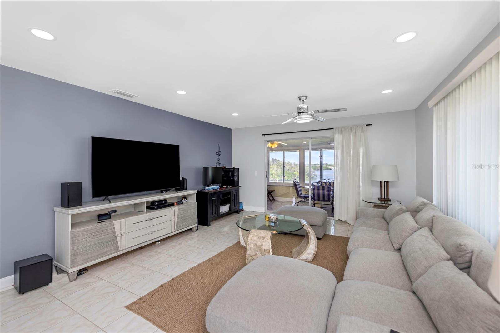 Image 15 of 69 For 1819 Shore Drive S 318