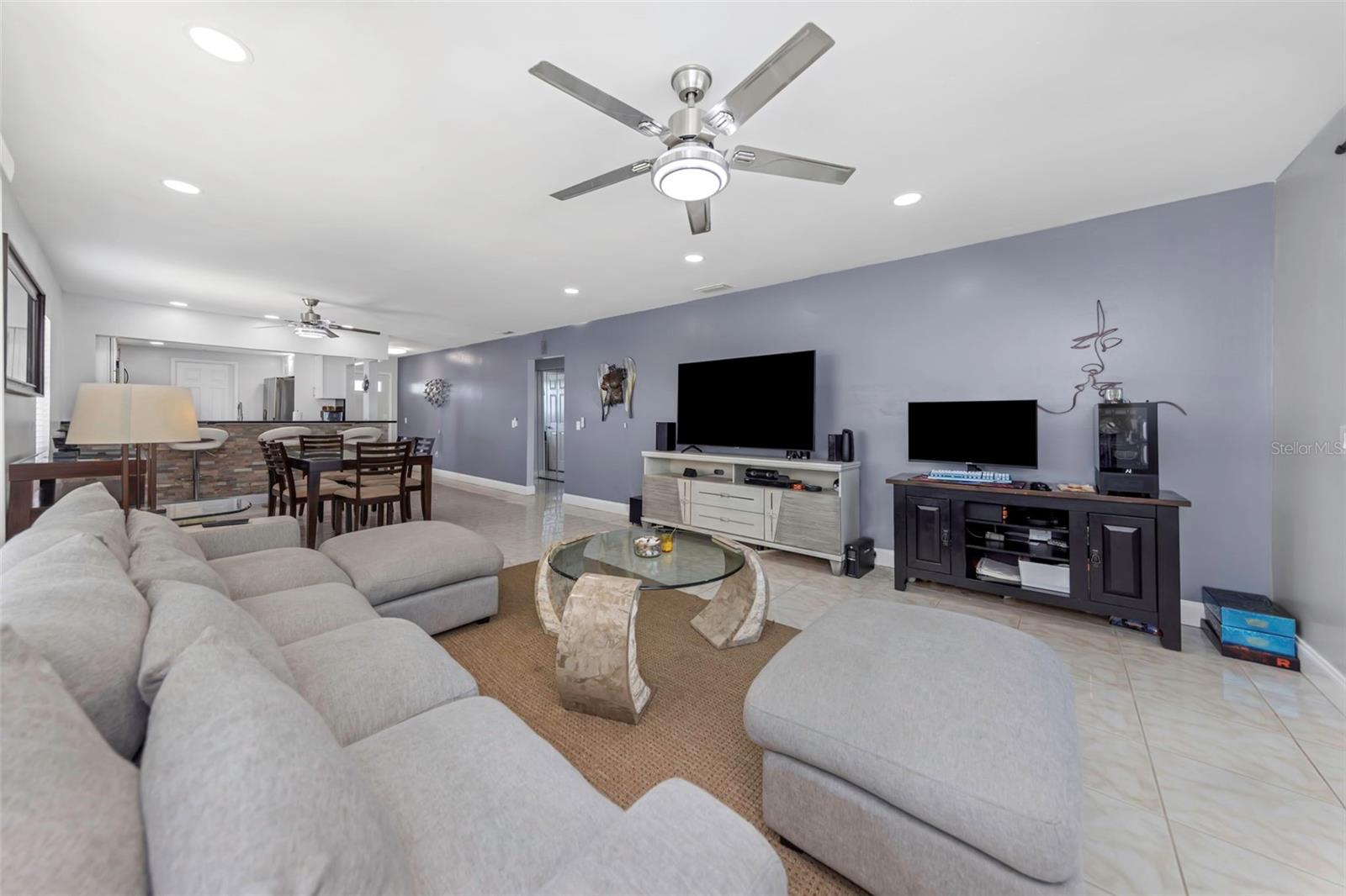 Image 17 of 69 For 1819 Shore Drive S 318