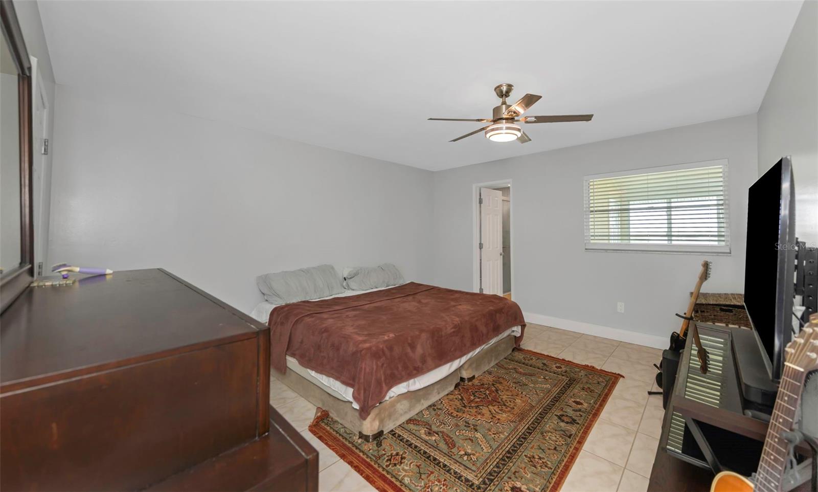 Image 18 of 69 For 1819 Shore Drive S 318