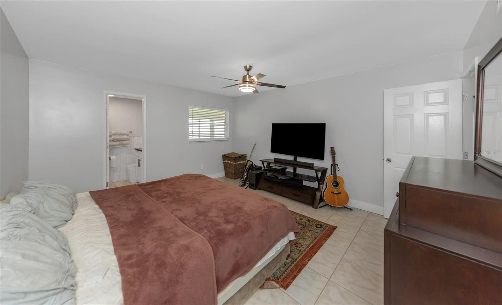 Image 20 of 69 For 1819 Shore Drive S 318