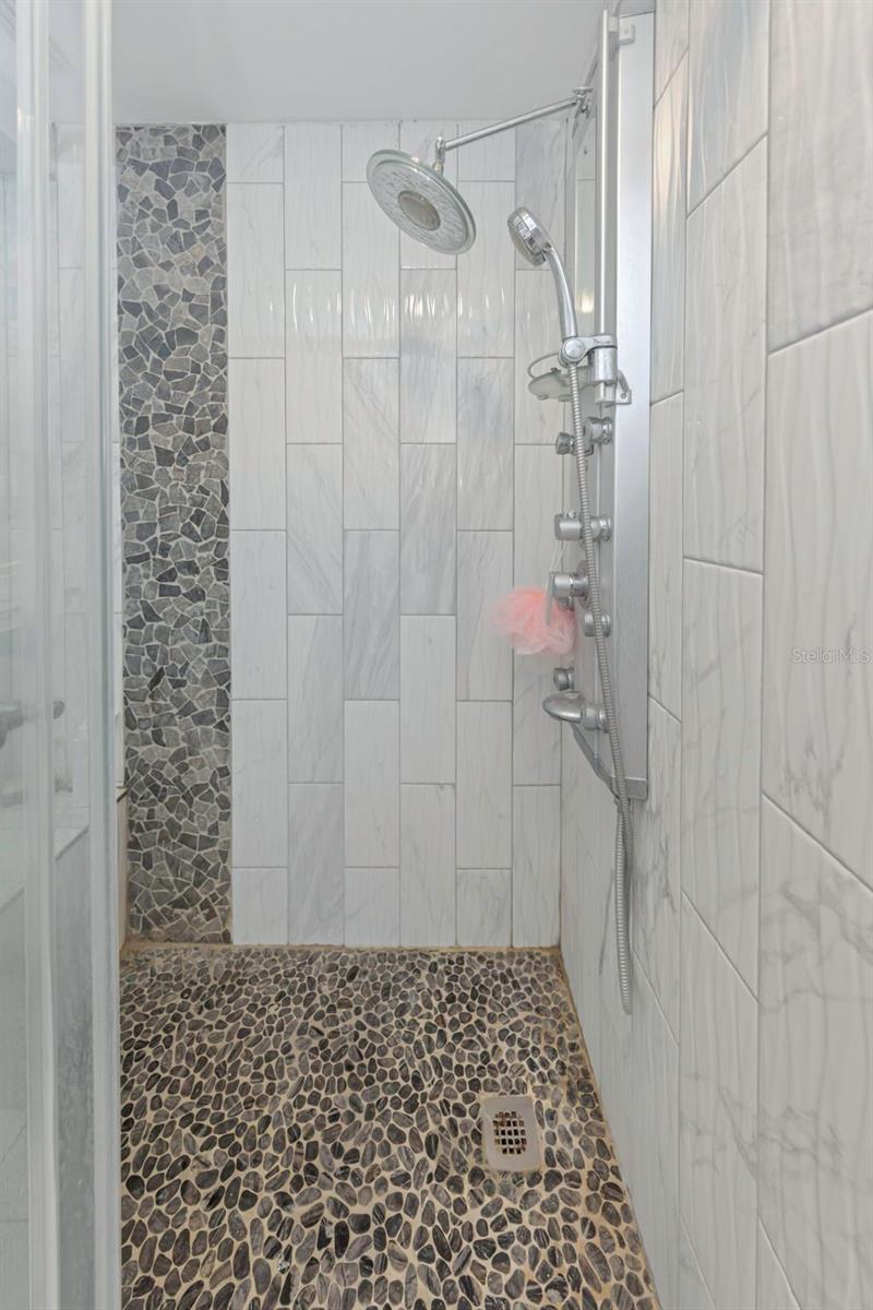 Image 25 of 69 For 1819 Shore Drive S 318