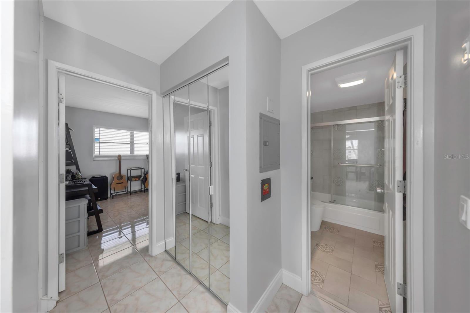 Image 26 of 69 For 1819 Shore Drive S 318