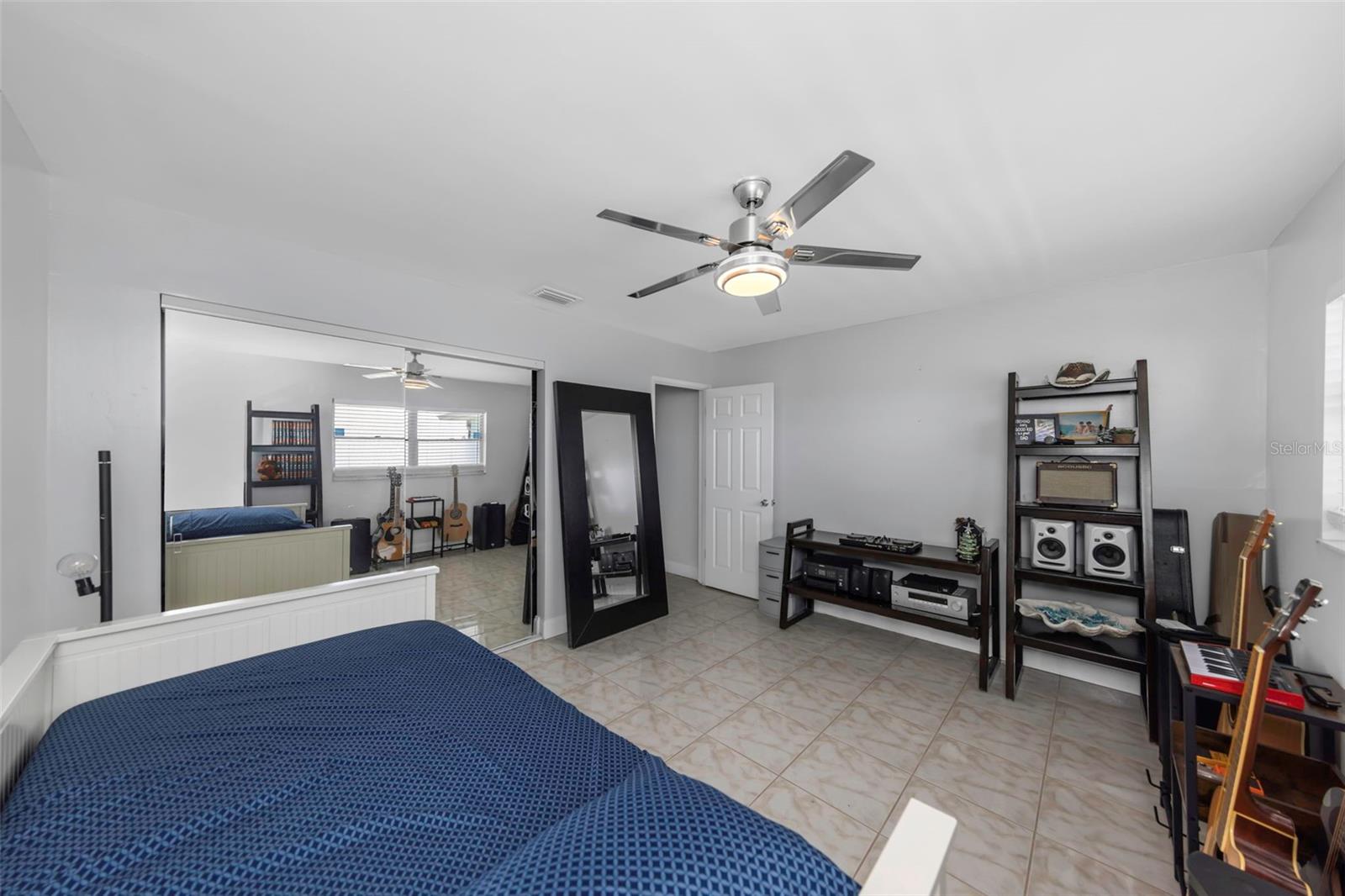 Image 28 of 69 For 1819 Shore Drive S 318