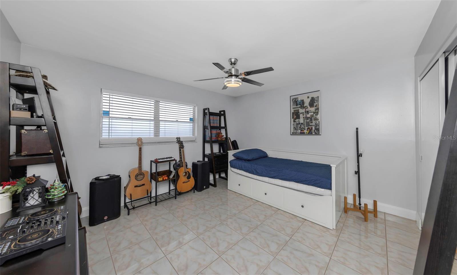 Image 29 of 69 For 1819 Shore Drive S 318