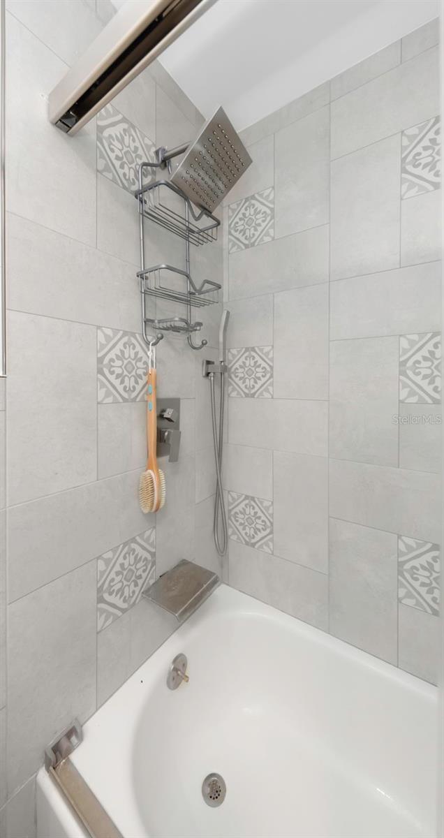 Image 32 of 69 For 1819 Shore Drive S 318