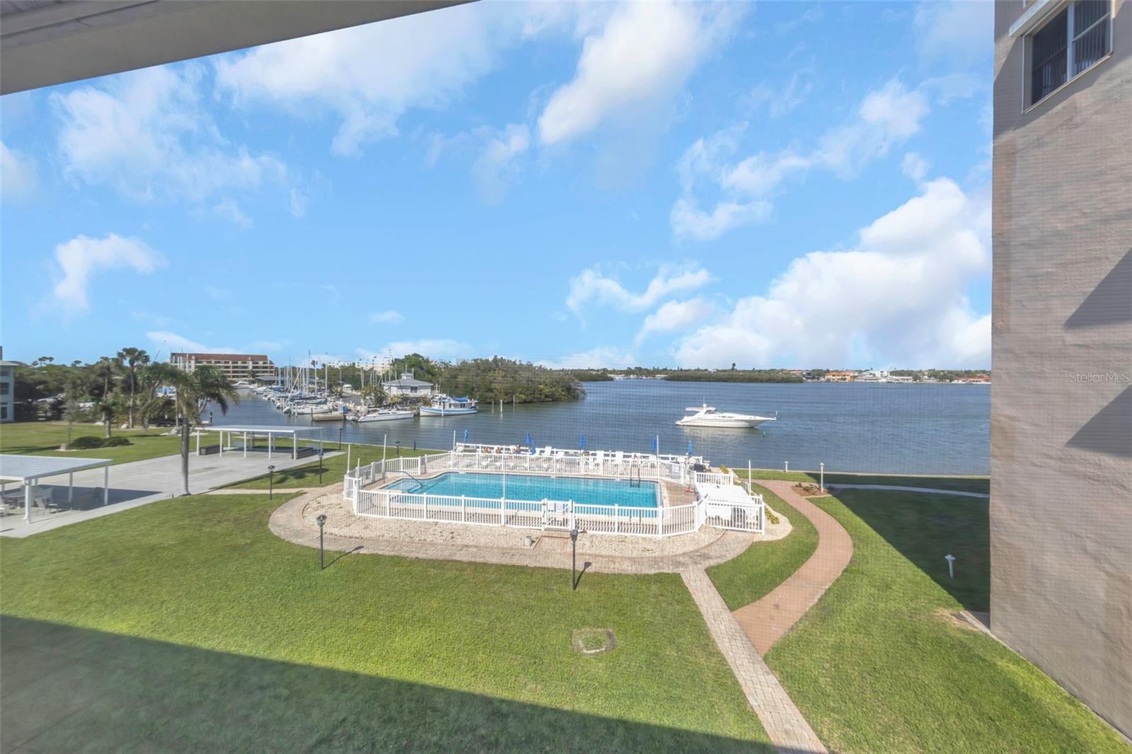 Image 42 of 69 For 1819 Shore Drive S 318