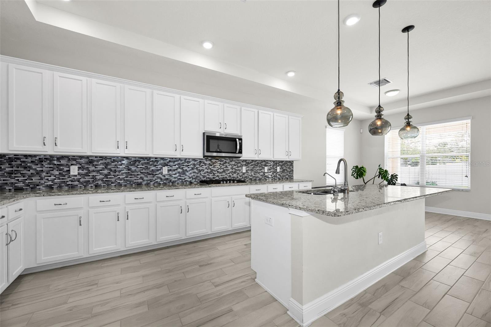 Image 10 of 63 For 21654 Billowy Jaunt Drive