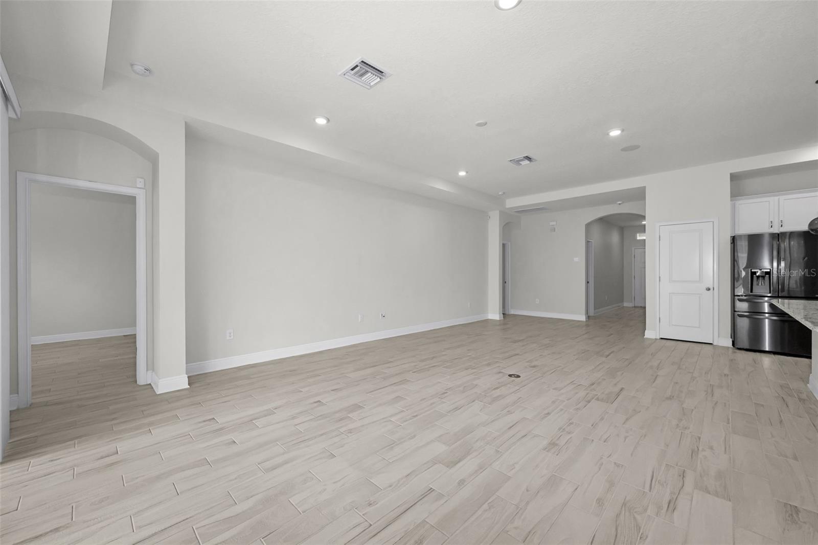 Image 8 of 63 For 21654 Billowy Jaunt Drive