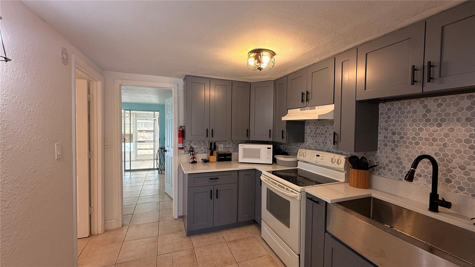 Image 23 of 45 For 12611 1st Isle