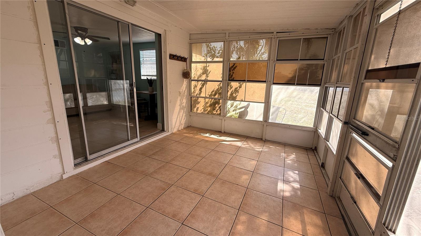 Image 32 of 45 For 12611 1st Isle