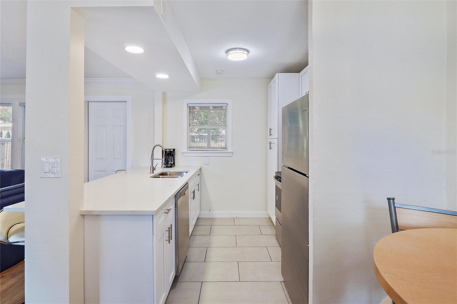 Image 11 of 64 For 221 Hale Avenue