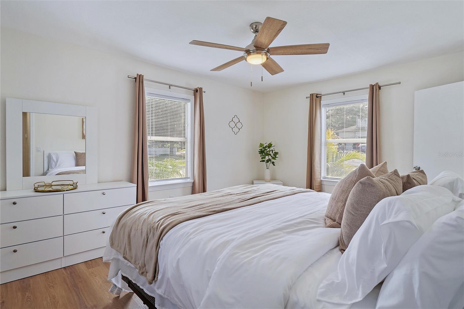 Image 15 of 64 For 221 Hale Avenue