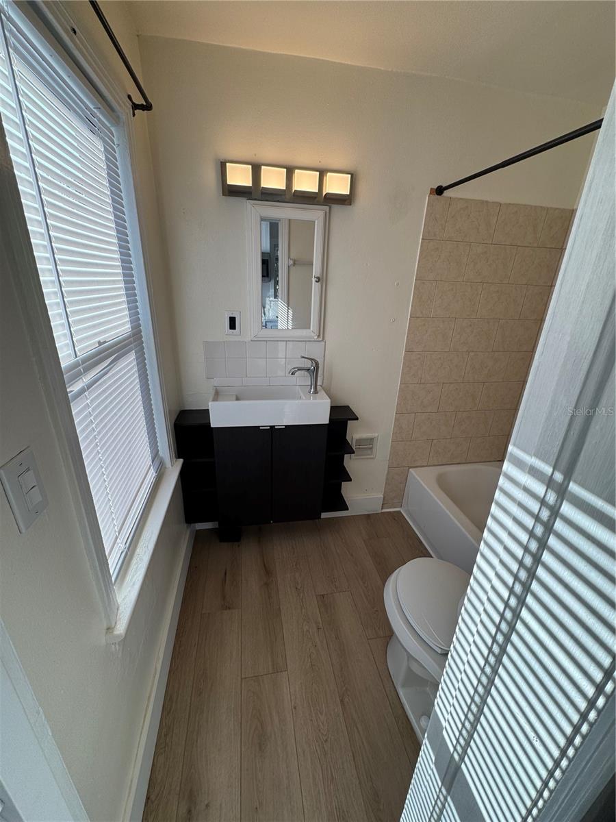 Image 52 of 64 For 221 Hale Avenue