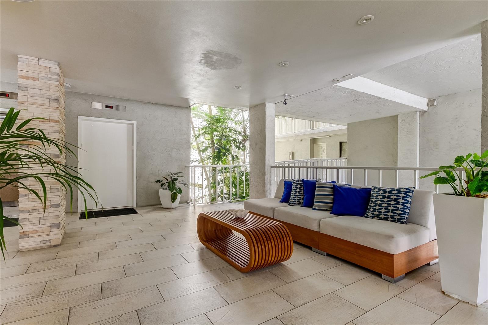 Image 19 of 72 For 500 Osceola Avenue H