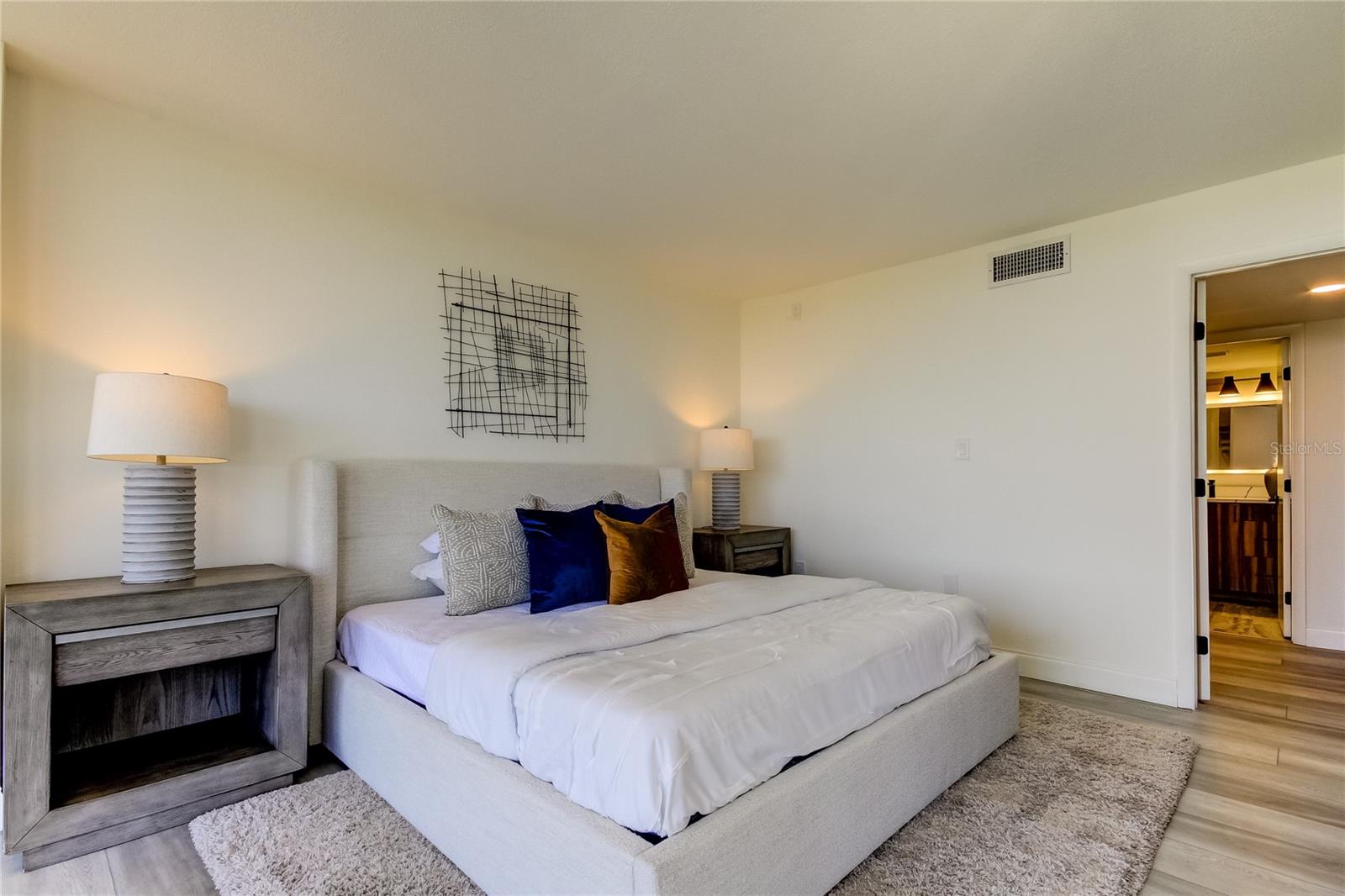 Image 43 of 72 For 500 Osceola Avenue H