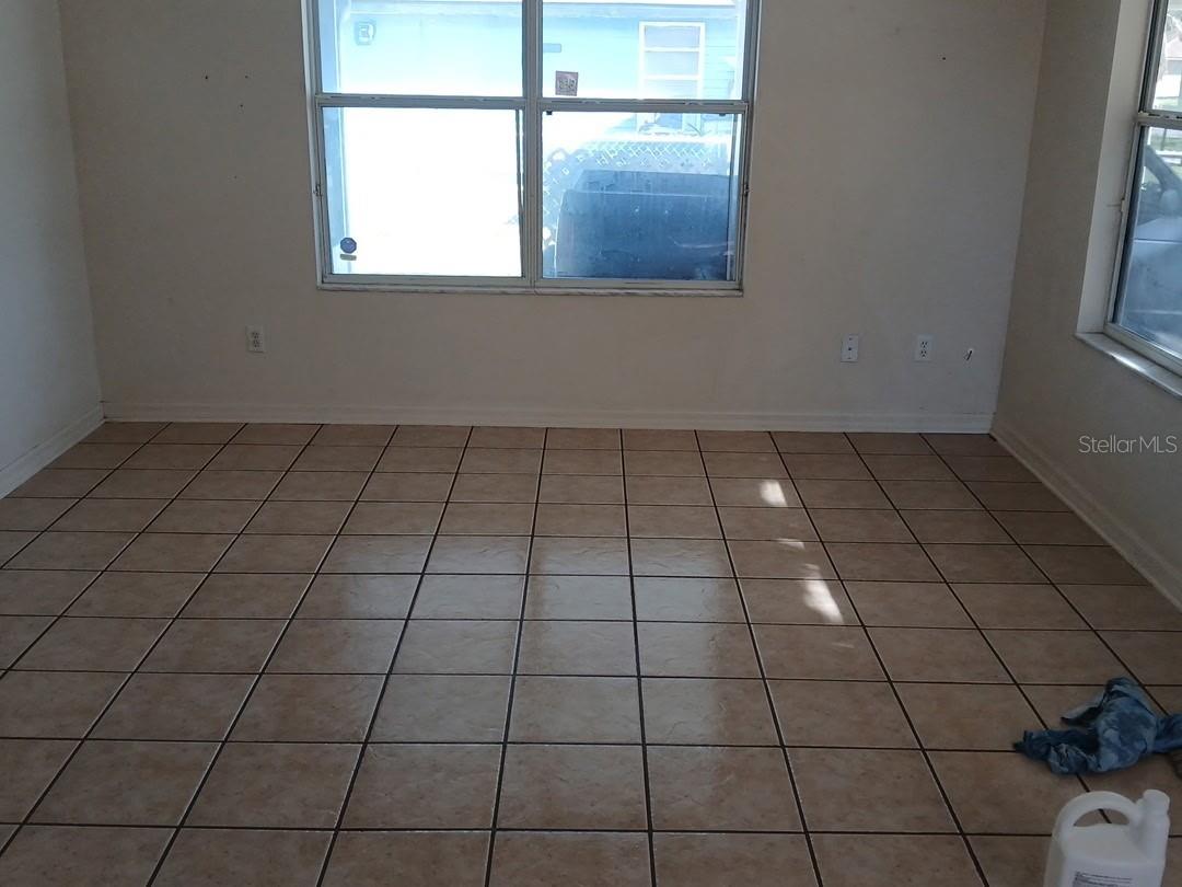 Image 10 of 13 For 790 Park Avenue