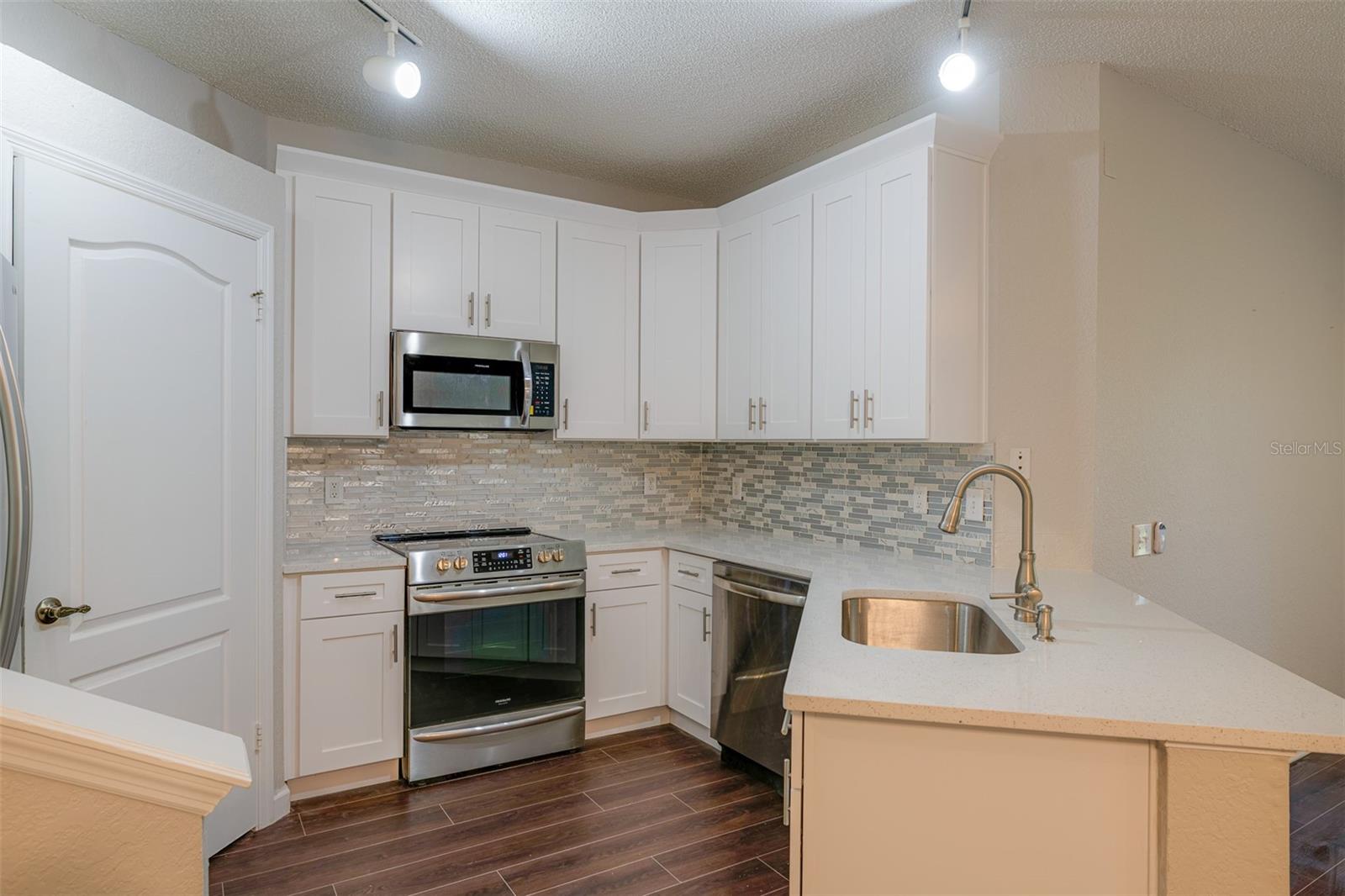 Image 4 of 27 For 717 Mainsail Drive