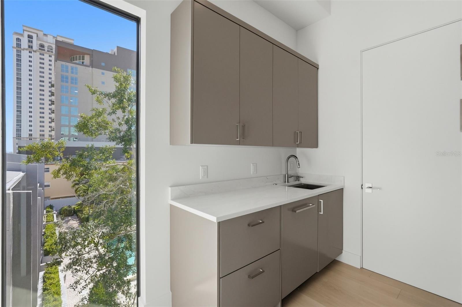 Listing photo id 11 for 321 2nd Street N