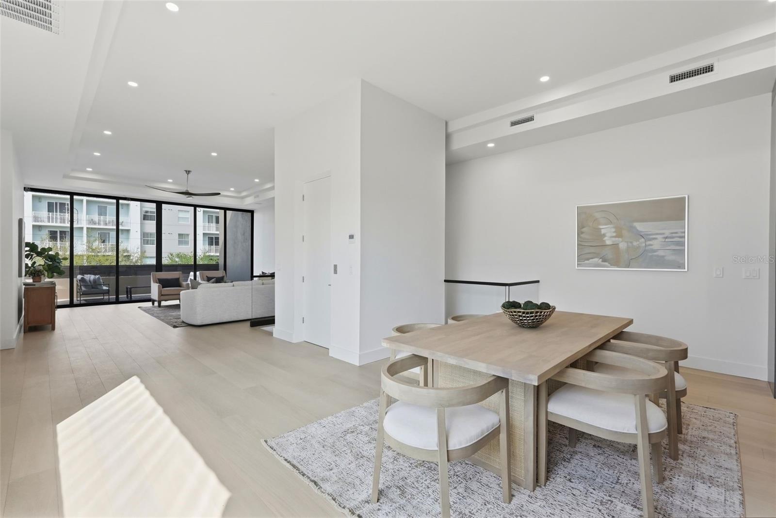 Listing photo id 13 for 321 2nd Street N