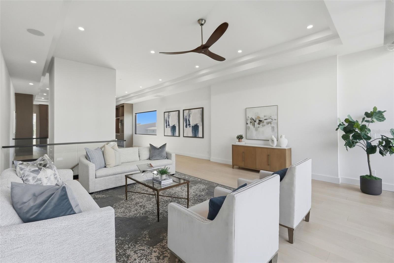 Listing photo id 14 for 321 2nd Street N