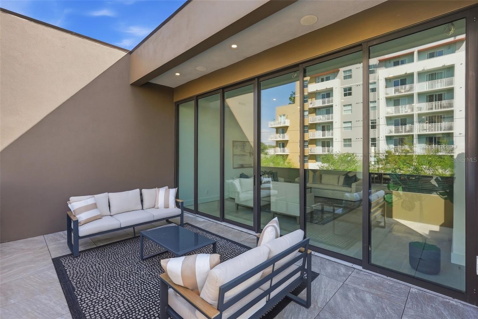 Listing photo id 17 for 321 2nd Street N