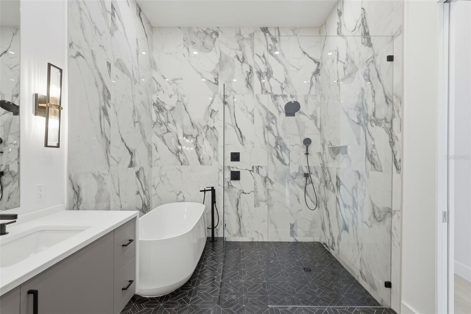 Listing photo id 22 for 321 2nd Street N