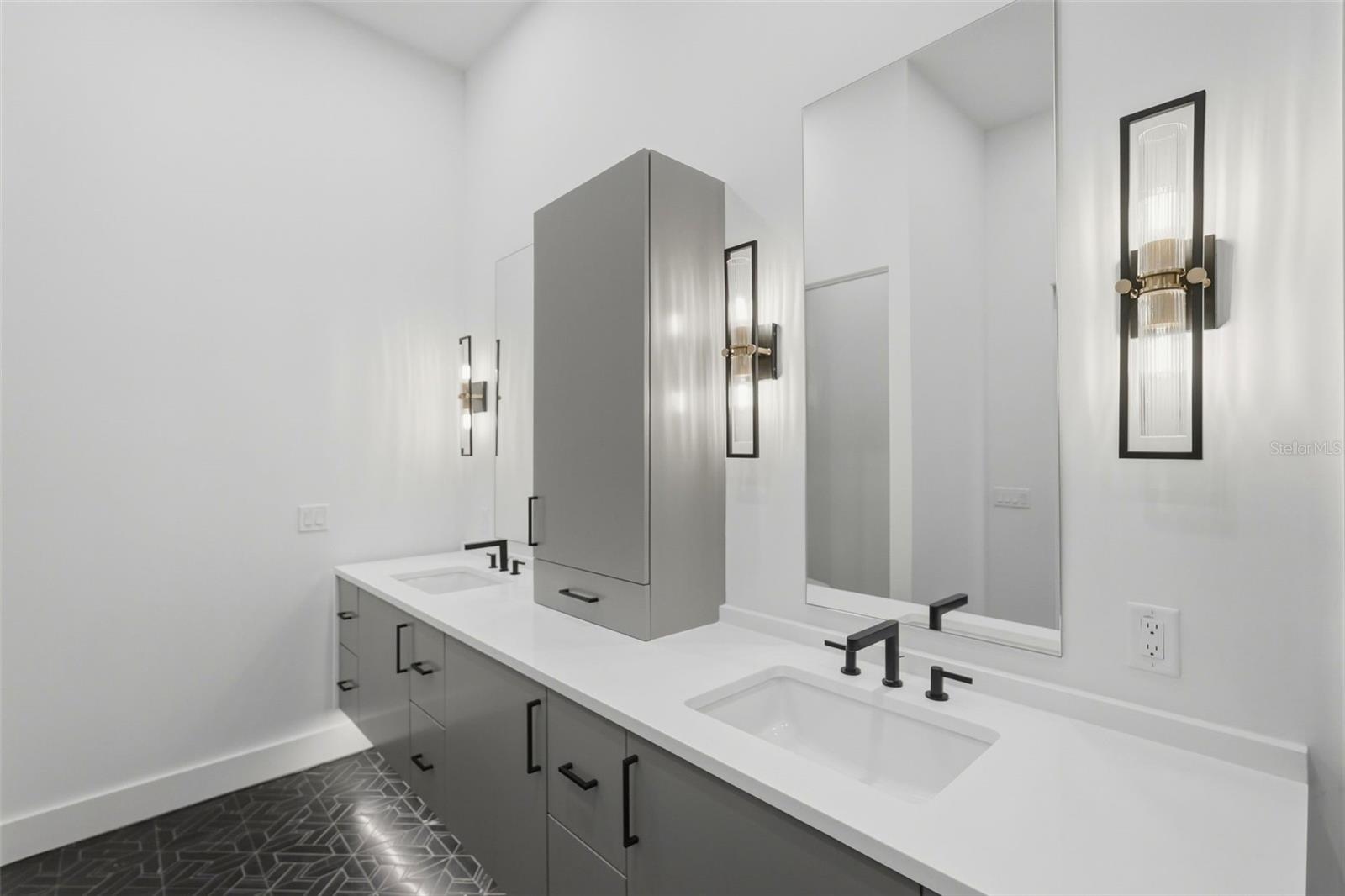 Listing photo id 23 for 321 2nd Street N