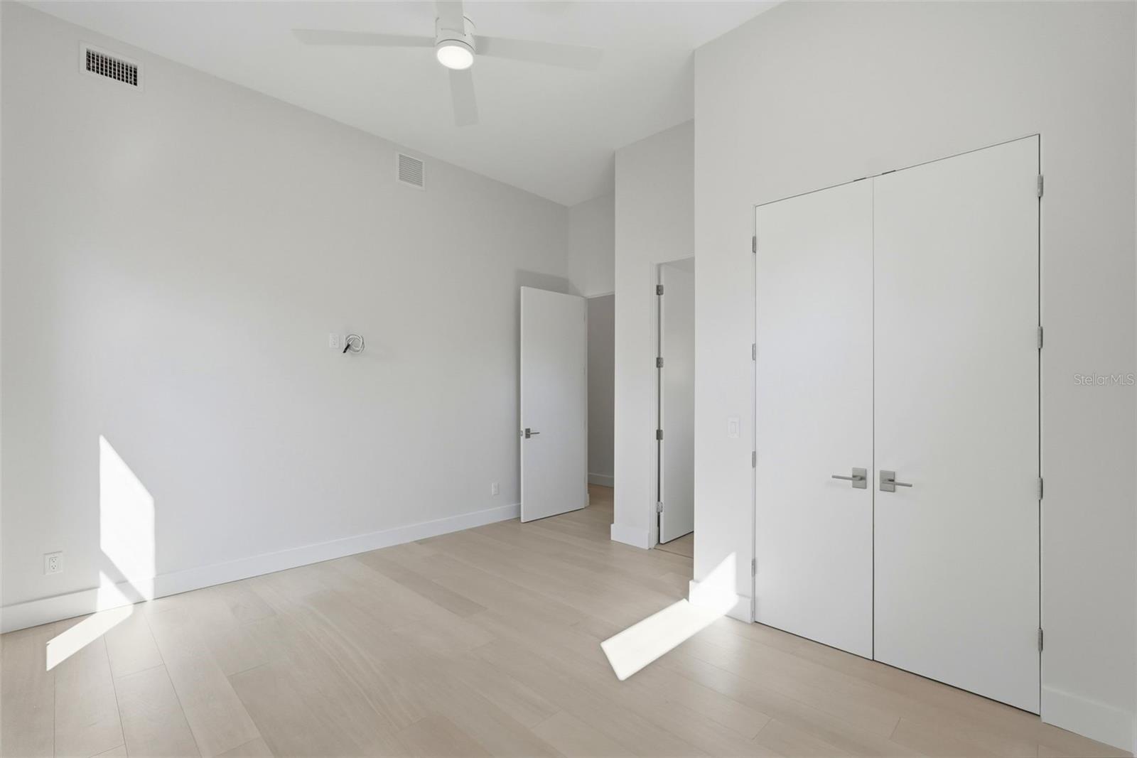 Listing photo id 29 for 321 2nd Street N