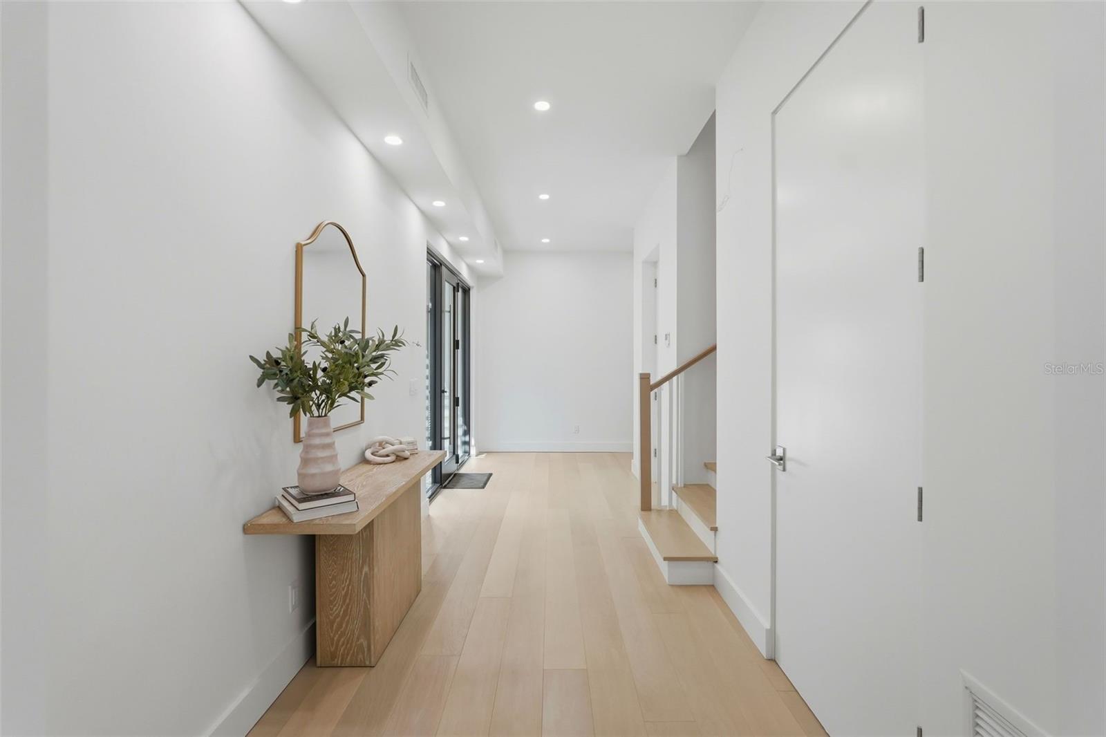 Listing photo id 32 for 321 2nd Street N