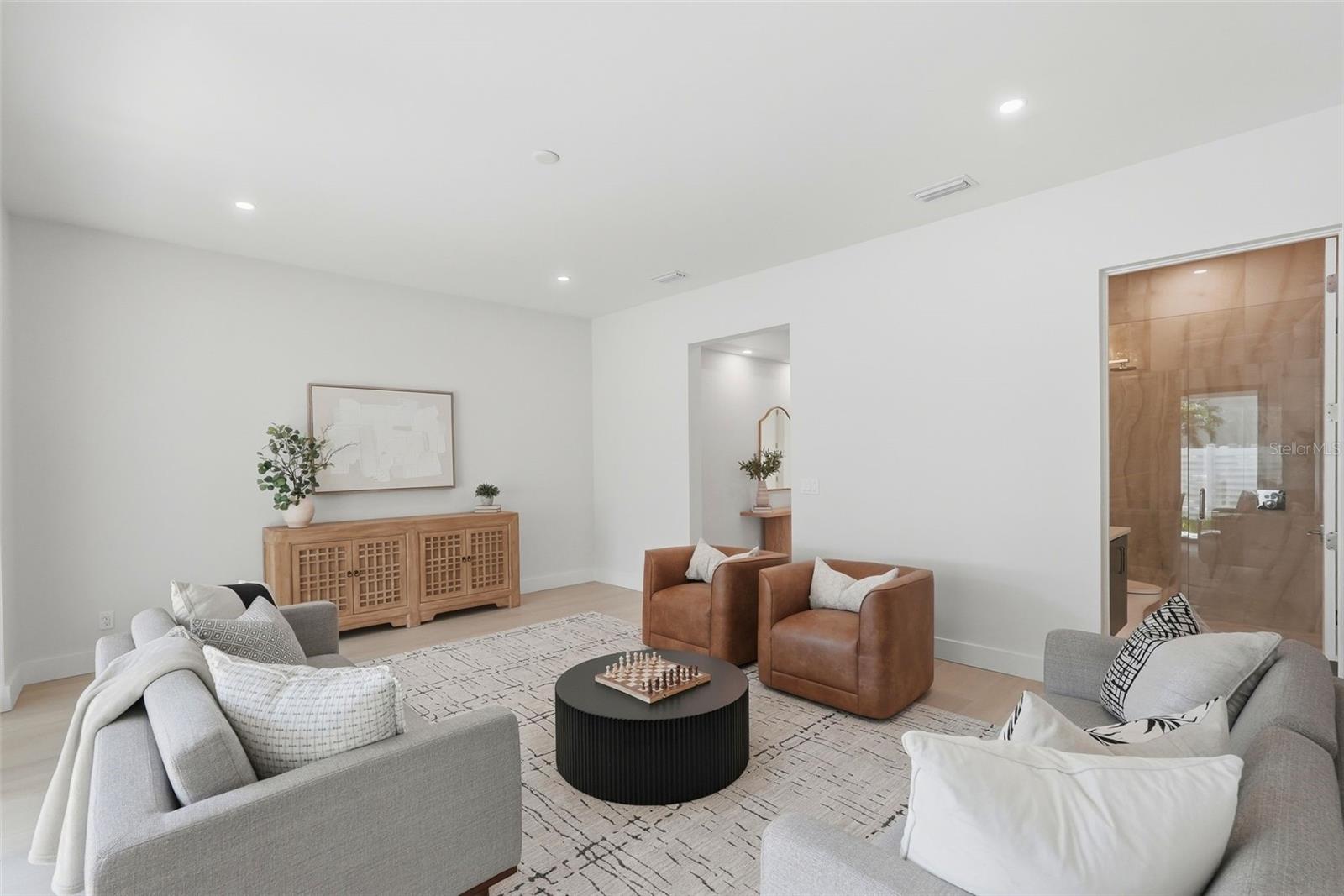 Listing photo id 33 for 321 2nd Street N