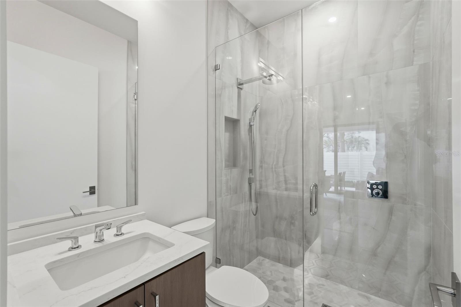 Listing photo id 34 for 321 2nd Street N