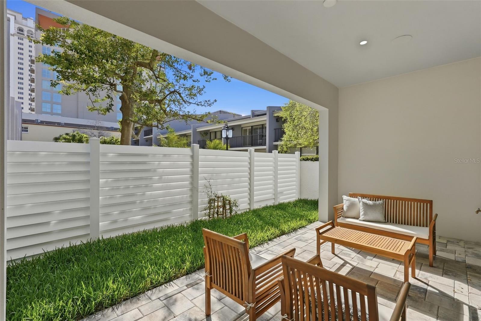 Listing photo id 35 for 321 2nd Street N