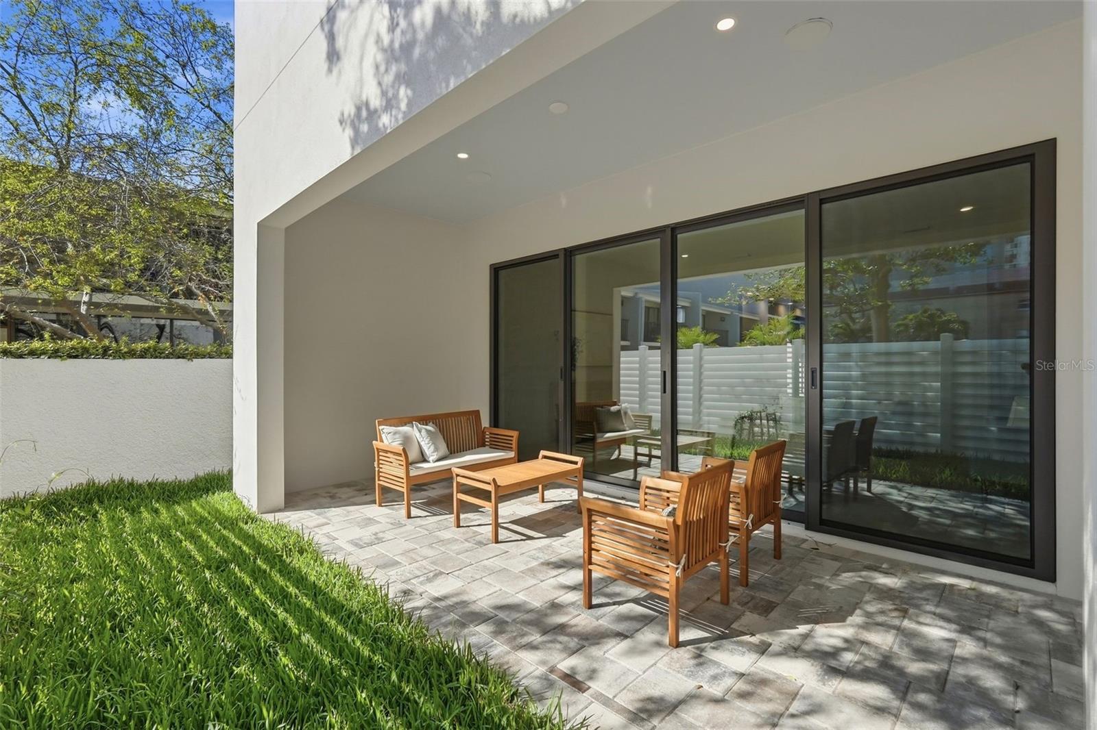 Listing photo id 36 for 321 2nd Street N