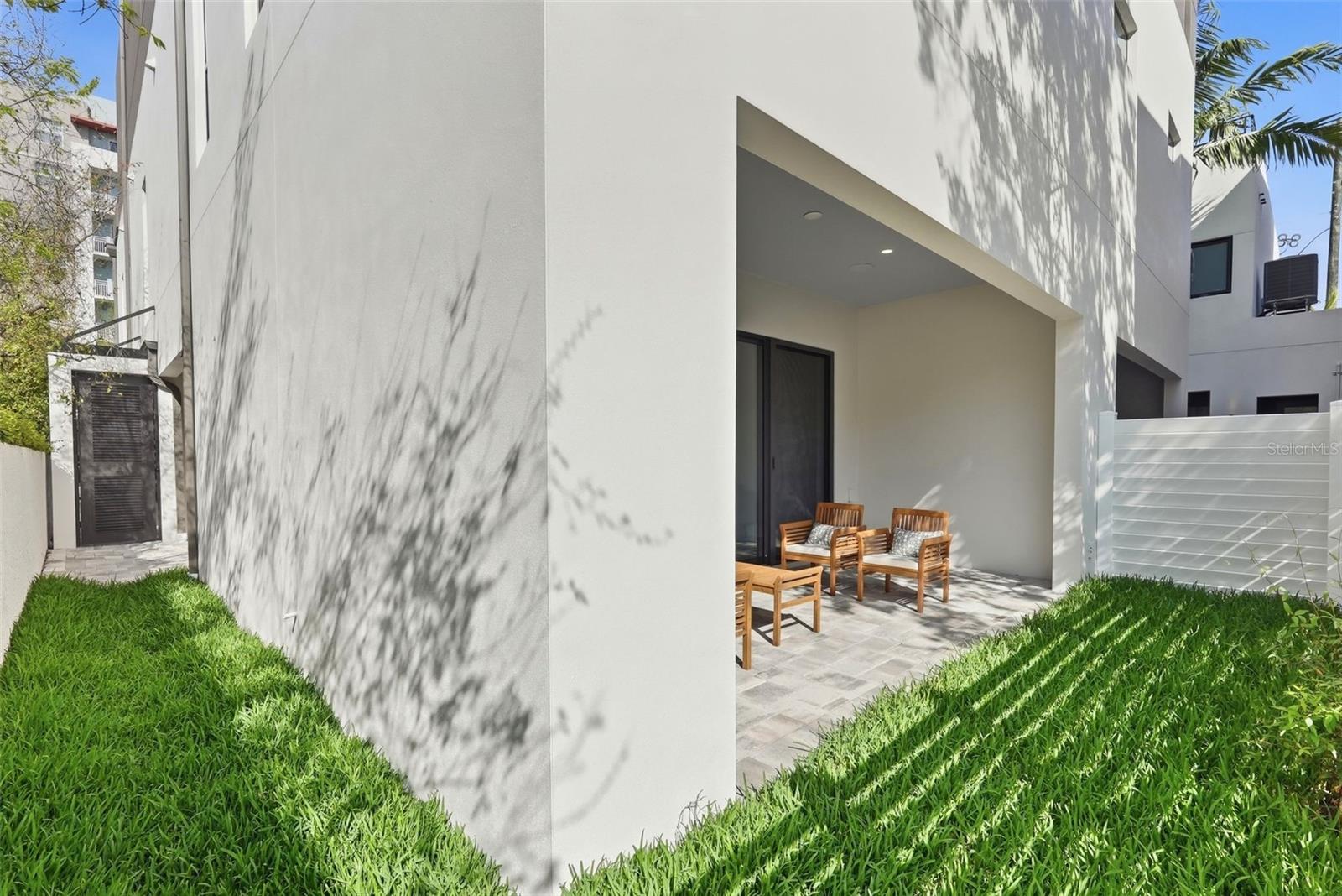 Listing photo id 37 for 321 2nd Street N