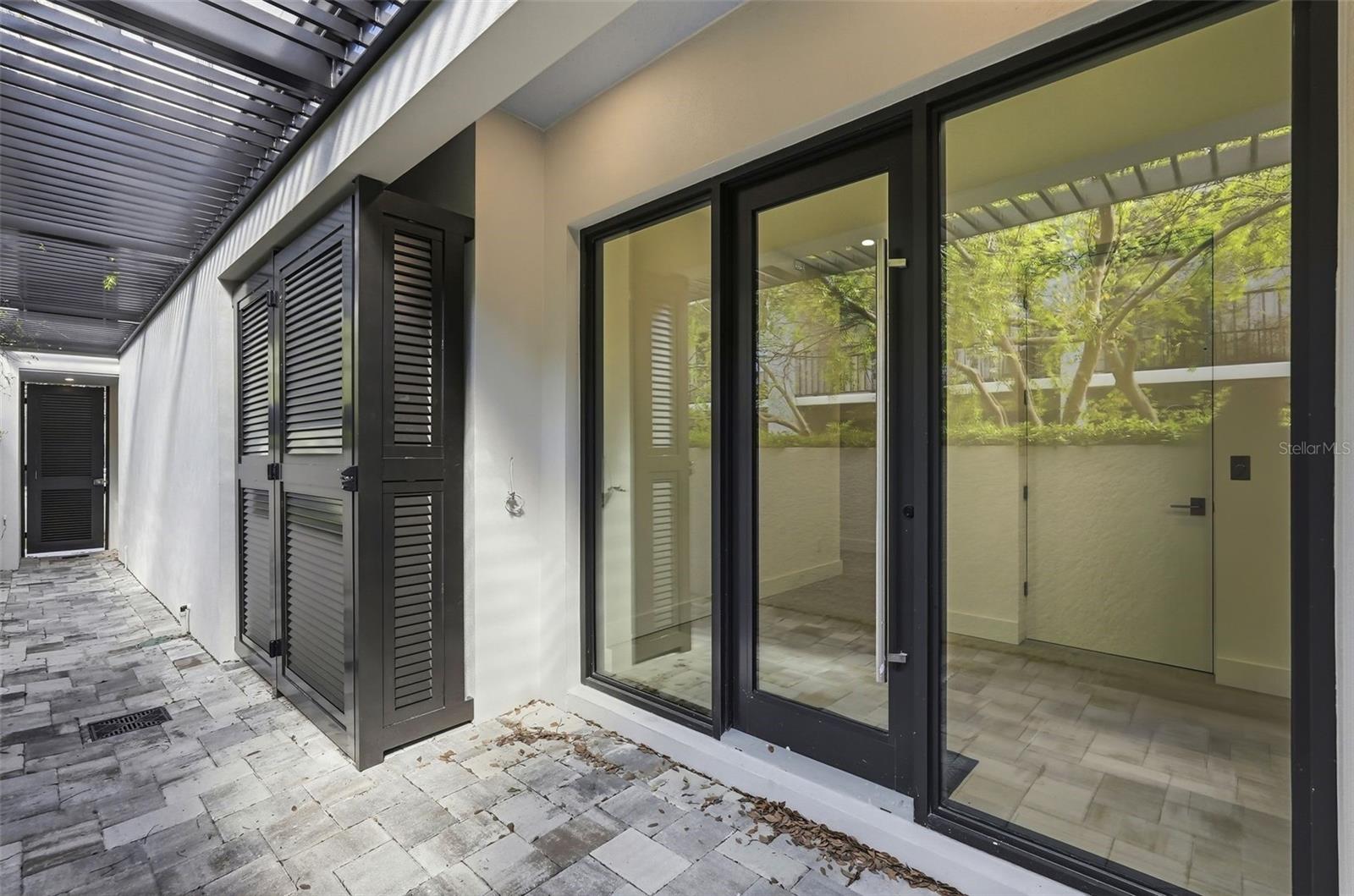 Listing photo id 43 for 321 2nd Street N