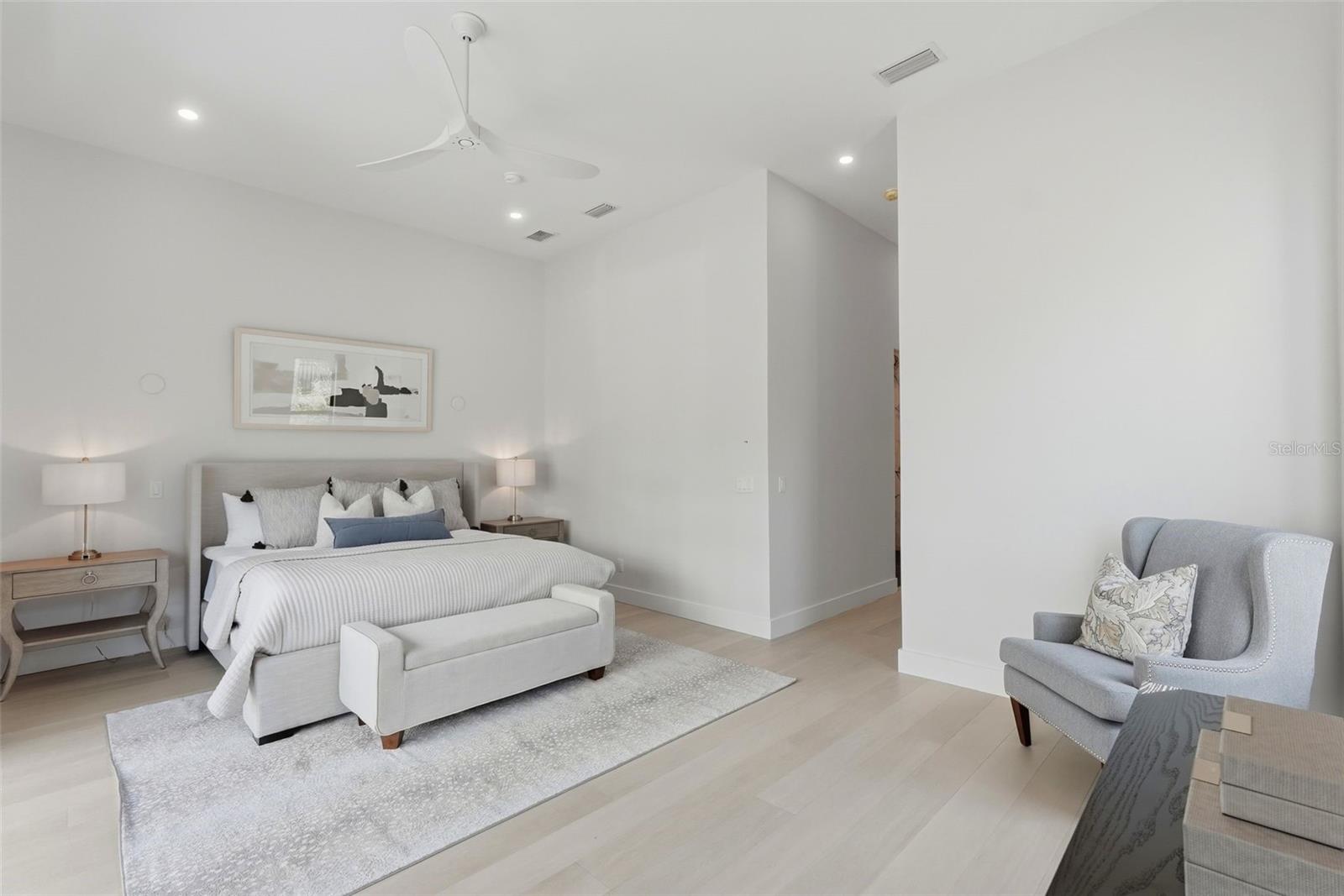 Listing photo id 3 for 321 2nd Street N