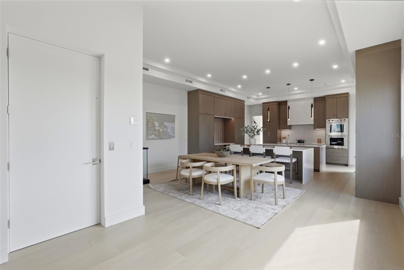 Listing photo id 5 for 321 2nd Street N